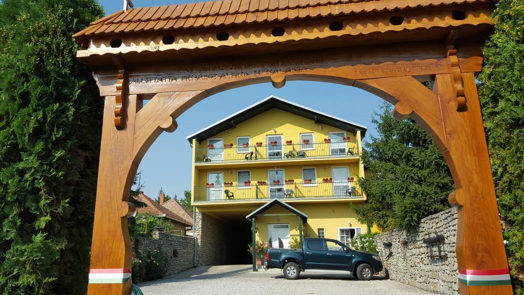 Pension Hostad Gabcikovo エクステリア 写真