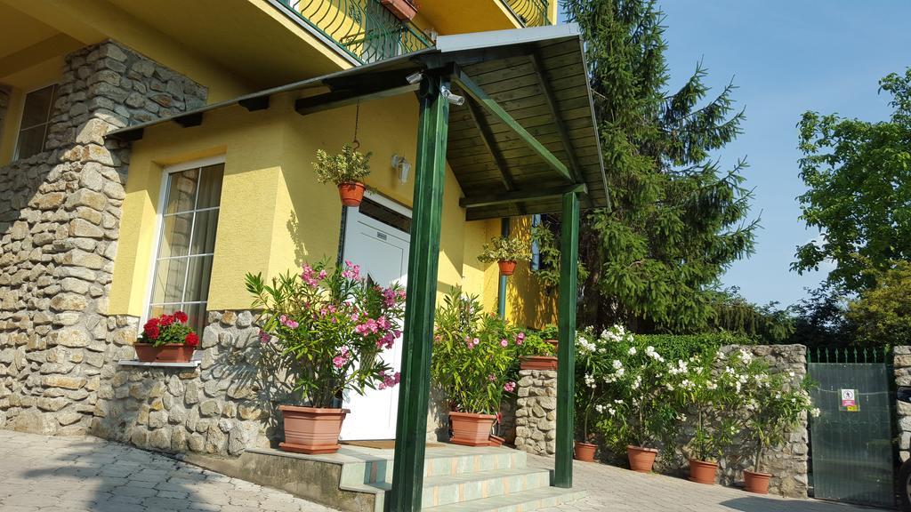 Pension Hostad Gabcikovo エクステリア 写真